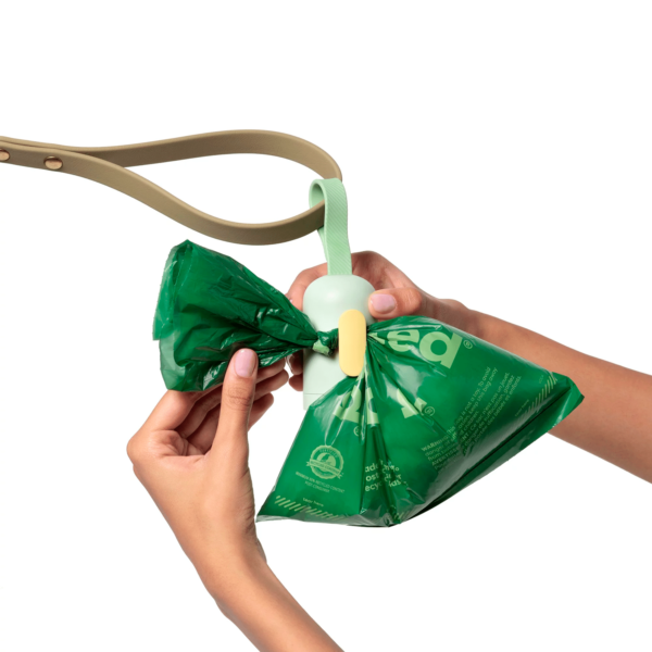 ⁦Earth Rated Poop Bags Dispenser with 15 bags⁩ - الصورة ⁦4⁩